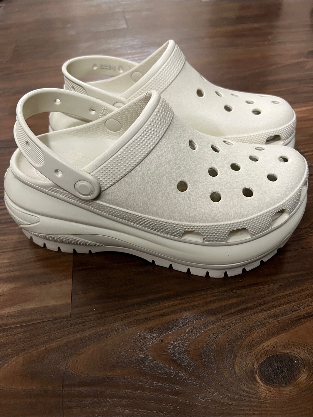 CROCS Mega Crush Clogs Size 10W/8M